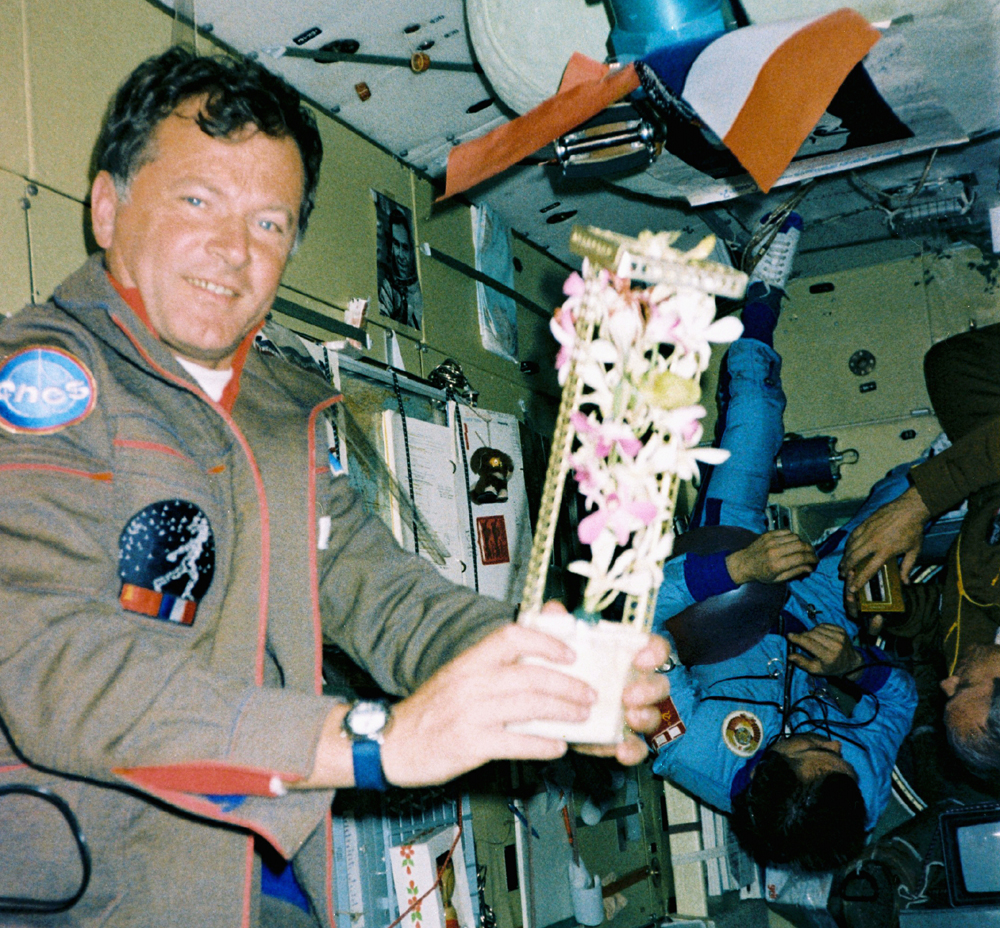 Jean-Loup Chrétien à bord de Saliout-7 pendant sa mission PVH.