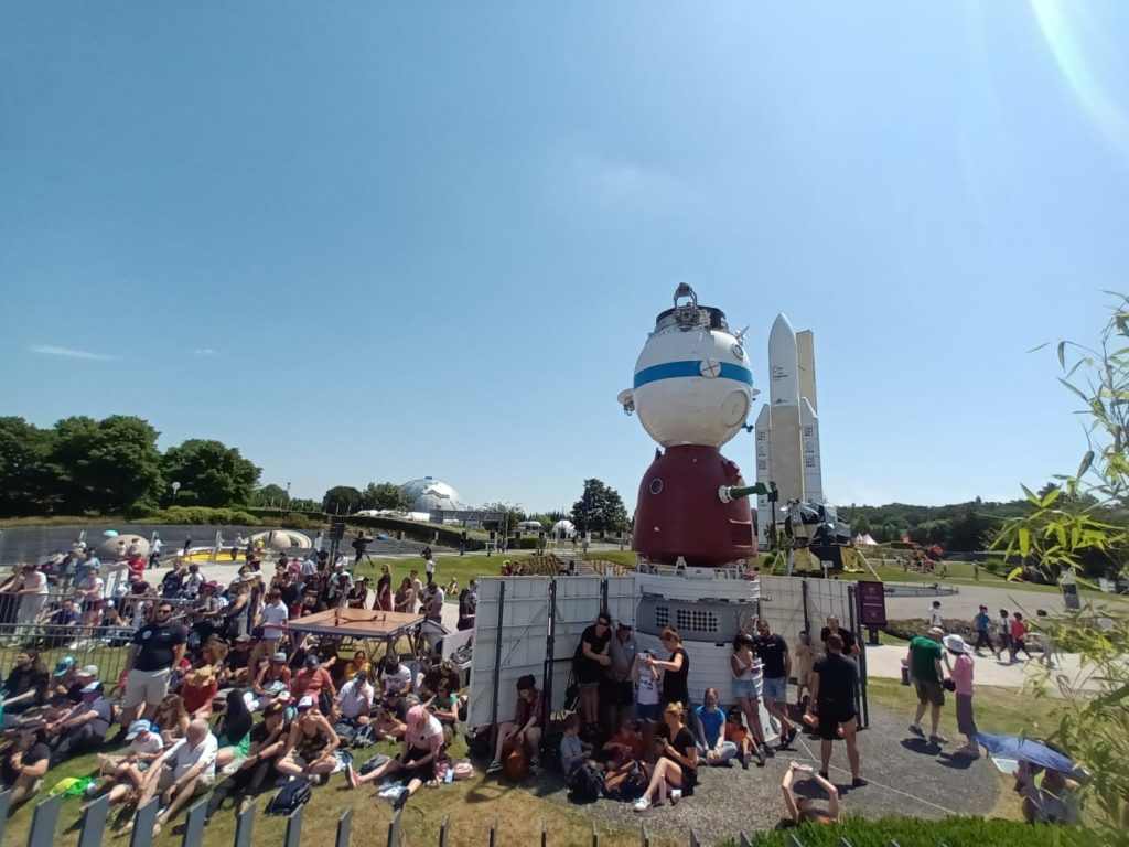 Plusieurs milliers de personnes sont venus attendre l'astronaute Thomas Pesquet.