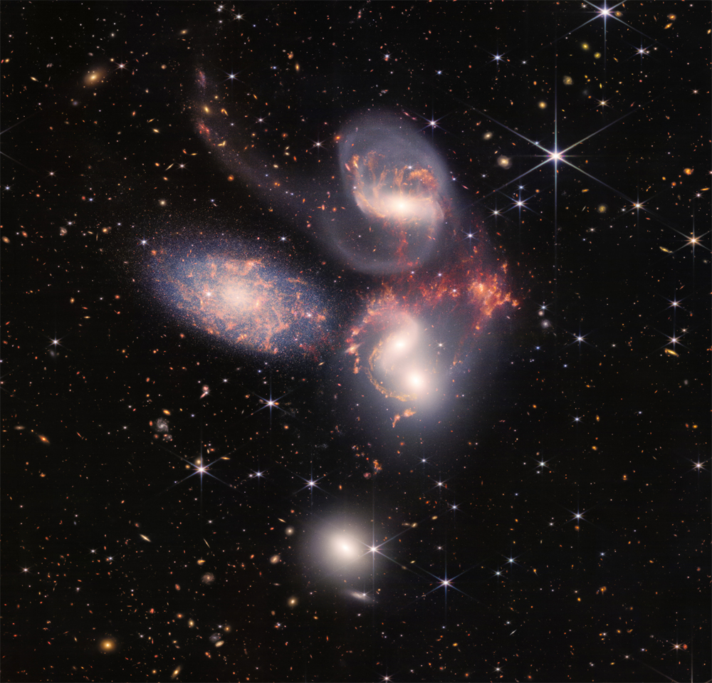 Dans Stephan's Quintet, on voit 4 galaxies fusionnées et effectuées une danse cosmique.