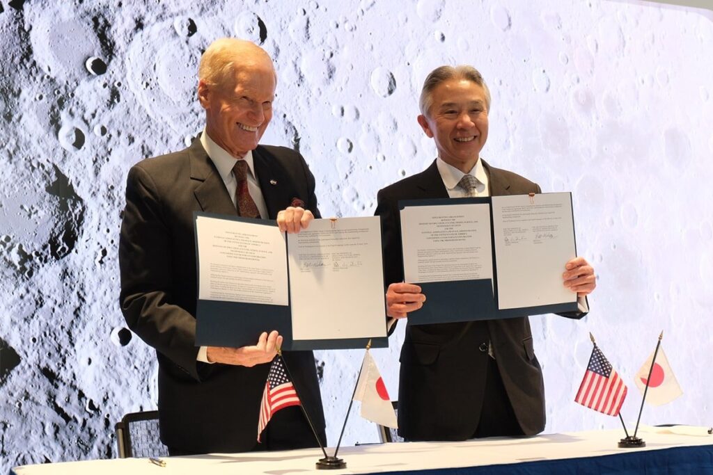 Signature des accords entre le Japon et les Etats-Unis pour l'exploration lunaire.